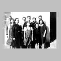 006-0088 Ein Gruppenbild am Tage der Verlobung von Herta Quednau im Jahre 1941.jpg